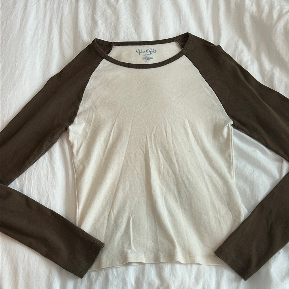 Brandy Melville Brown and Cream Raglan Top